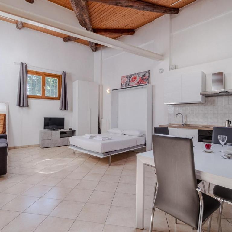 GuestHost - Studio Apartment near Campus Einaudi - One-Bedroom Apartment - 1