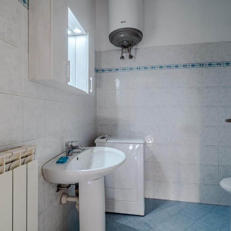 GuestHost - Studio Apartment near Campus Einaudi - One-Bedroom Apartment - 10
