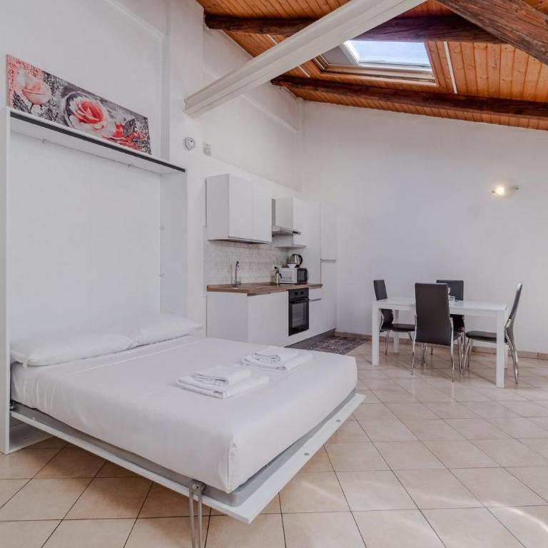GuestHost - Studio Apartment near Campus Einaudi - One-Bedroom Apartment - 3
