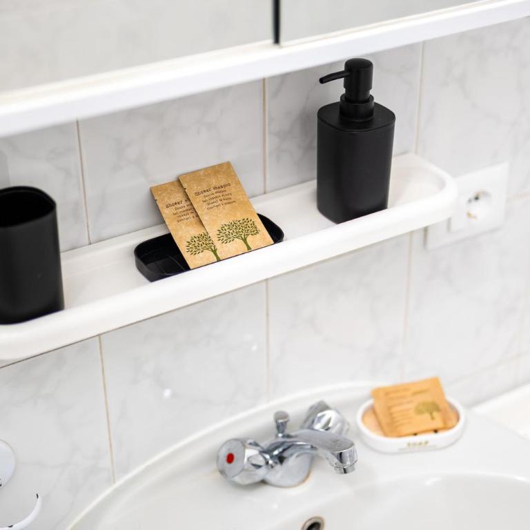 Cozy Milano Retreat with Laundry & Smart TV - Appartamento con 1 Camera da Letto - 24