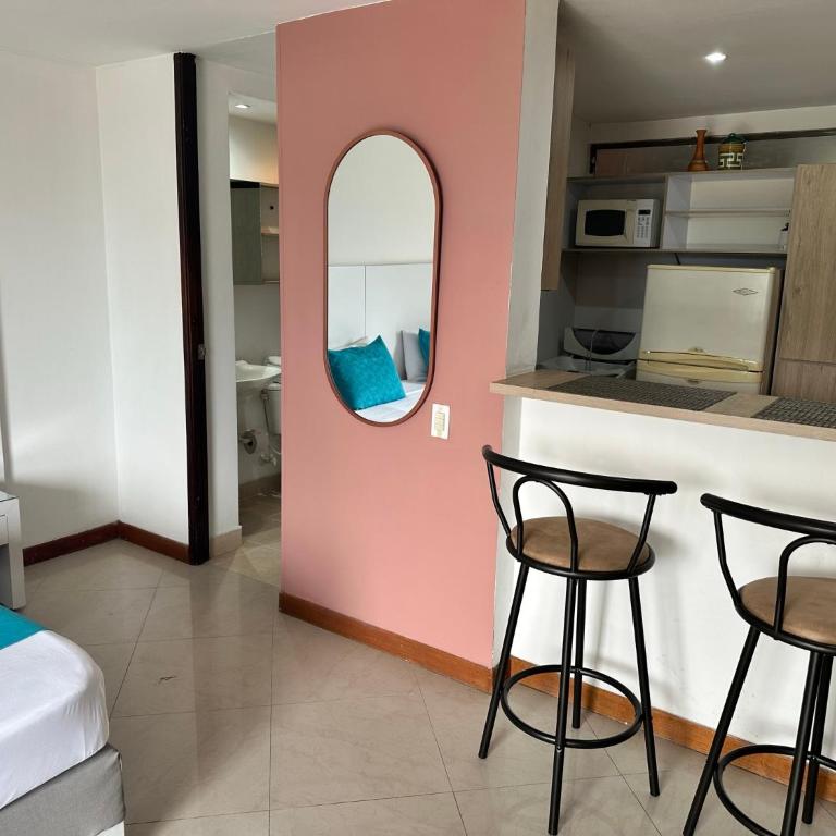 Amoblados Medellin Poblado Patio Bonito - Apartamento Estudio con balcón - 4