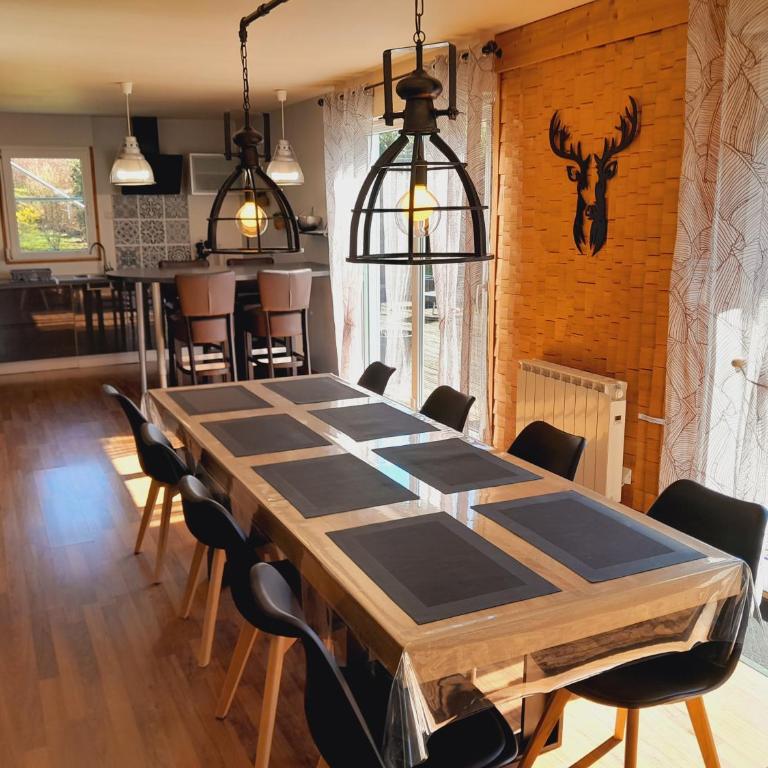 CHALET RÉCENT - BILLARD - BABYFOOT - PING PONG - MINI GOLF - WIFI - JARDIN - TERRASSE - 4 CHAMBRES - 2 à 8 PERSONNES - Chalet - 3