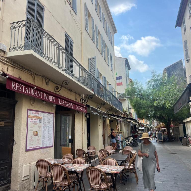 Old Antibes, one bed app, In front of the Port! - Appartement 1 Chambre - 8