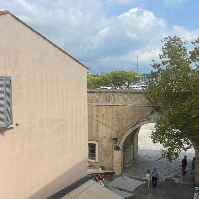 Old Antibes, one bed app, In front of the Port! - Appartement 1 Chambre - 10