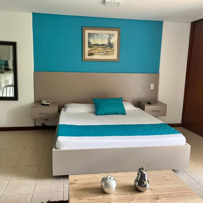 Amoblados Medellin Poblado Patio Bonito - Apartamento Estudio con balcón - 3