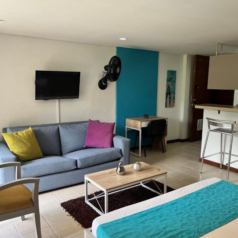Amoblados Medellin Poblado Patio Bonito - Apartamento Estudio con balcón - 5