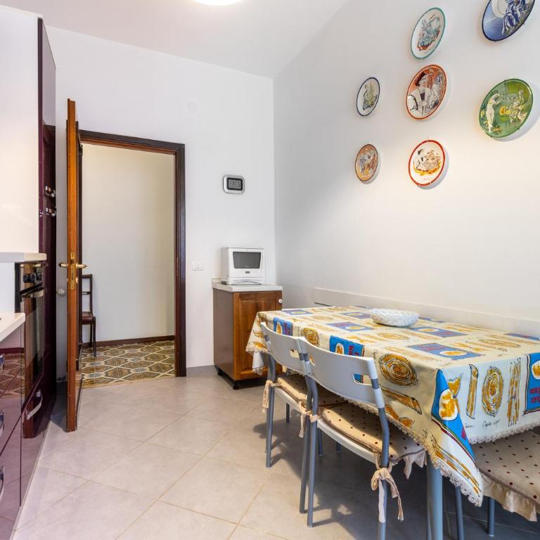Hostdomus - Blu Horizon - Appartamento con 2 Camere da Letto, Balcone e Vista mare - 3