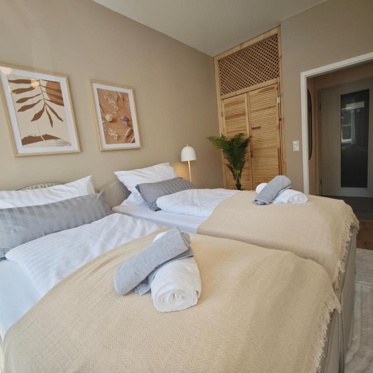 NEU! KINGS-Apartment - 300m zum Bahnhof - max 6 Personen - Mobiles Klimagerät - Küche - Apartment mit 2 Schlafzimmern - 1