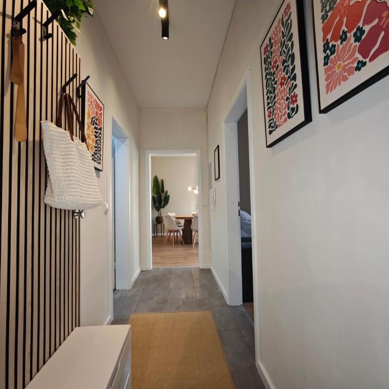 NEU! KINGS-Apartment - 300m zum Bahnhof - max 6 Personen - Mobiles Klimagerät - Küche - Apartment mit 2 Schlafzimmern - 5
