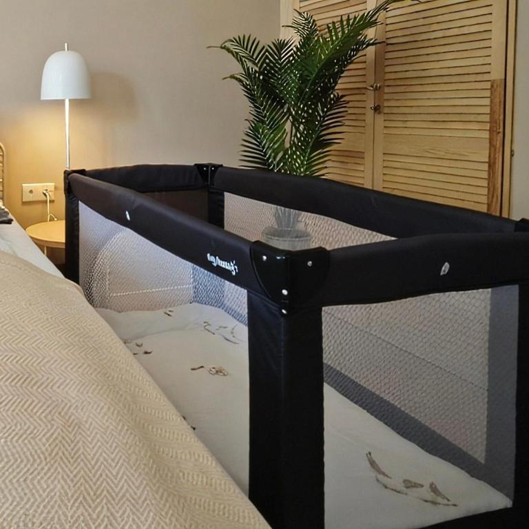NEU! KINGS-Apartment - 300m zum Bahnhof - max 6 Personen - Mobiles Klimagerät - Küche - Apartment mit 2 Schlafzimmern - 8