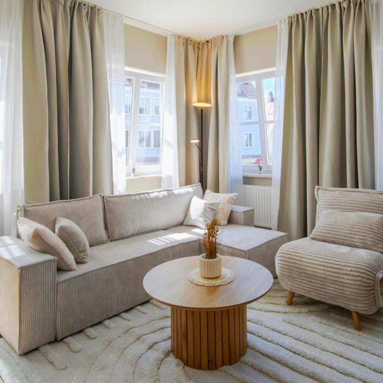 NEU! KINGS-Apartment - 300m zum Bahnhof - max 6 Personen - Mobiles Klimagerät - Küche - Apartment mit 2 Schlafzimmern - 9