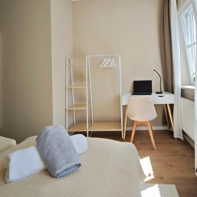 NEU! KINGS-Apartment - 300m zum Bahnhof - max 6 Personen - Mobiles Klimagerät - Küche - Apartment mit 2 Schlafzimmern - 13