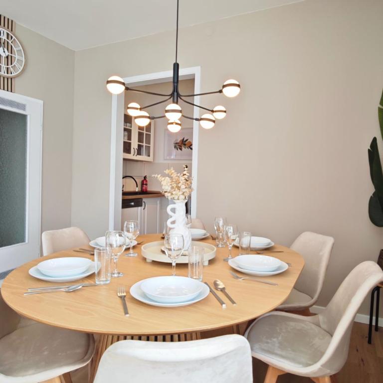 NEU! KINGS-Apartment - 300m zum Bahnhof - max 6 Personen - Mobiles Klimagerät - Küche - Apartment mit 2 Schlafzimmern - 20