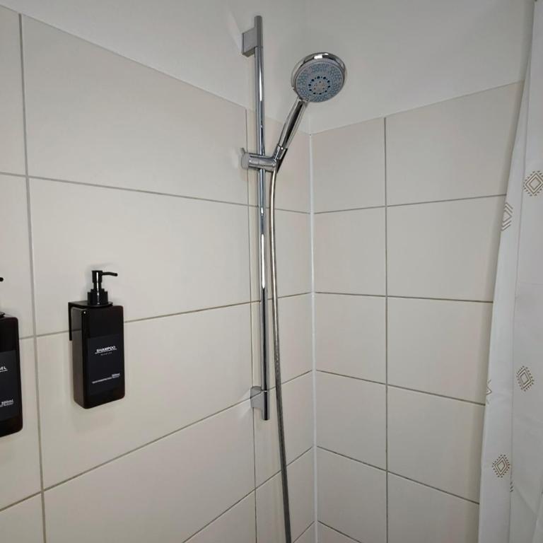 NEU! KINGS-Apartment - 300m zum Bahnhof - max 6 Personen - Mobiles Klimagerät - Küche - Apartment mit 2 Schlafzimmern - 26