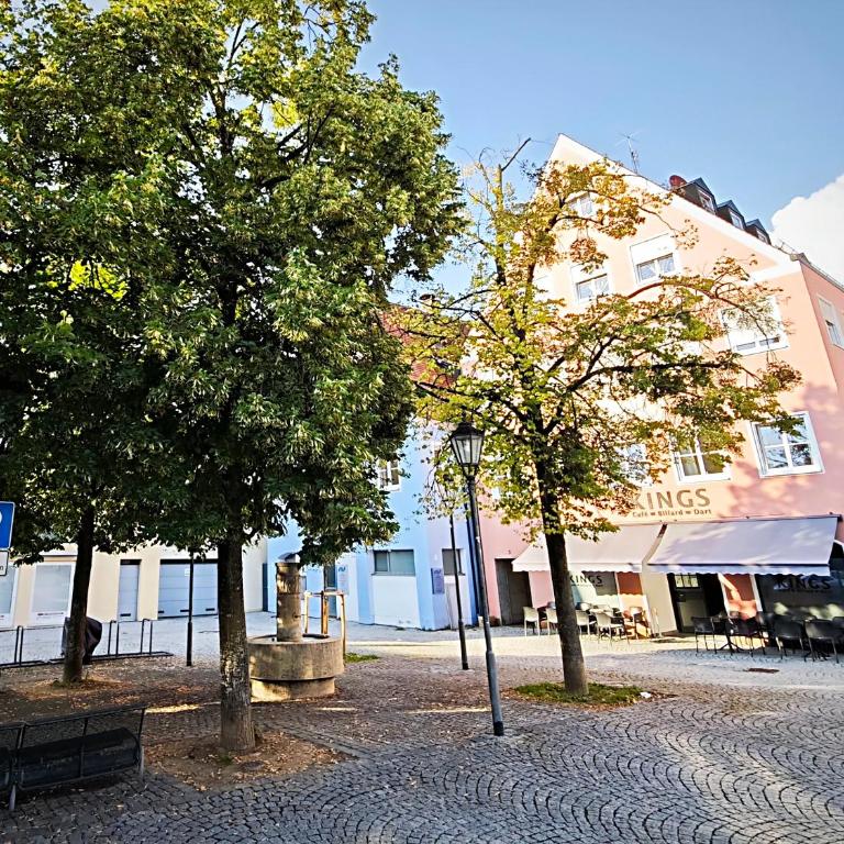NEU! KINGS-Apartment - 300m zum Bahnhof - max 6 Personen - Mobiles Klimagerät - Küche - Apartment mit 2 Schlafzimmern - 27