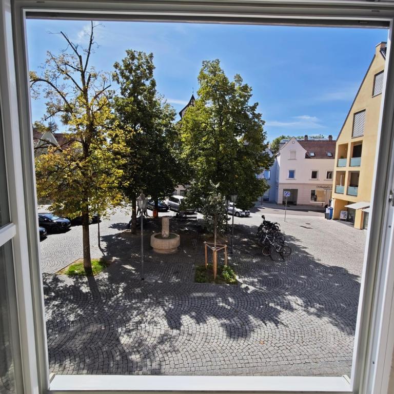 NEU! KINGS-Apartment - 300m zum Bahnhof - max 6 Personen - Mobiles Klimagerät - Küche - Apartment mit 2 Schlafzimmern - 32