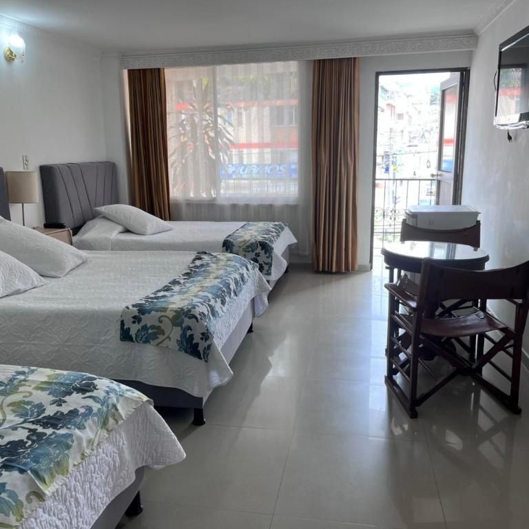 HOTEL COSTA DEL SOL FUSAGASUGa - Habitación Familiar con balcón - 3