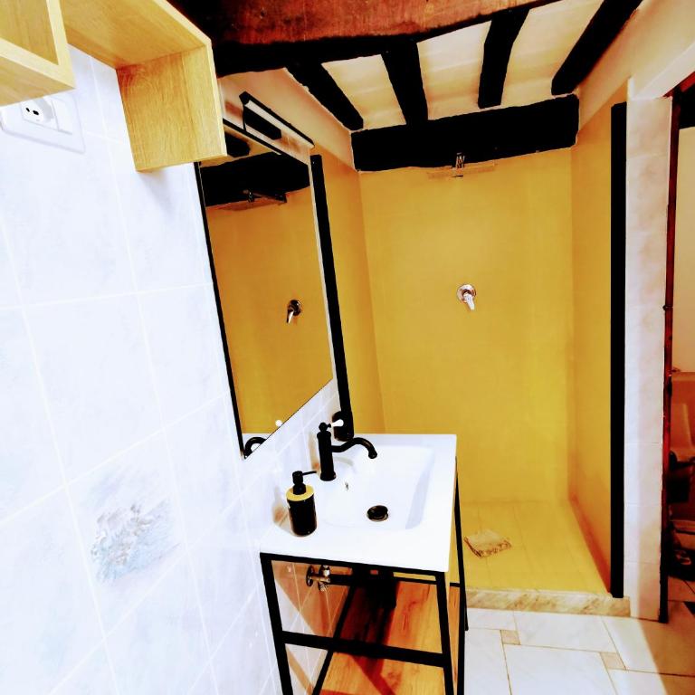 Historic 14th-century apartment in the center of Montaione, Tuscan charm - Appartamento con 1 Camera da Letto - 3