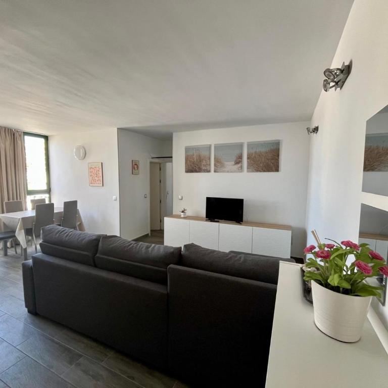 LAS OLAS heated pool - Two-Bedroom Apartment - 3