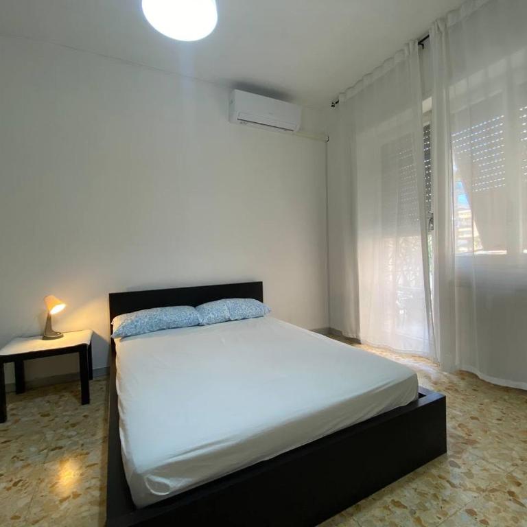 Tiburtina2000 - Standard Double Room with Shared Bathroom - 2