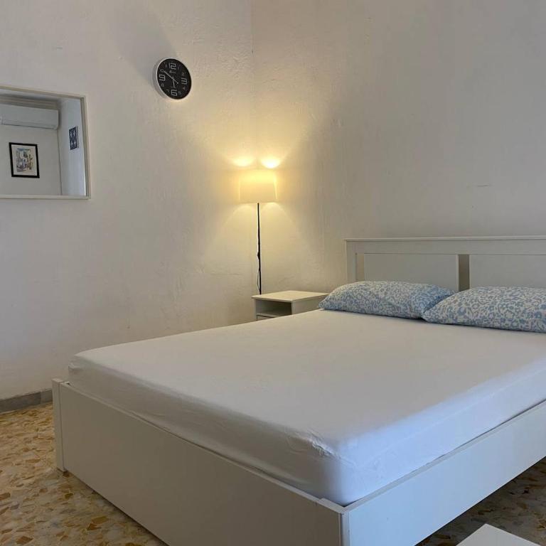 Tiburtina2000 - Standard Double Room with Shared Bathroom - 4