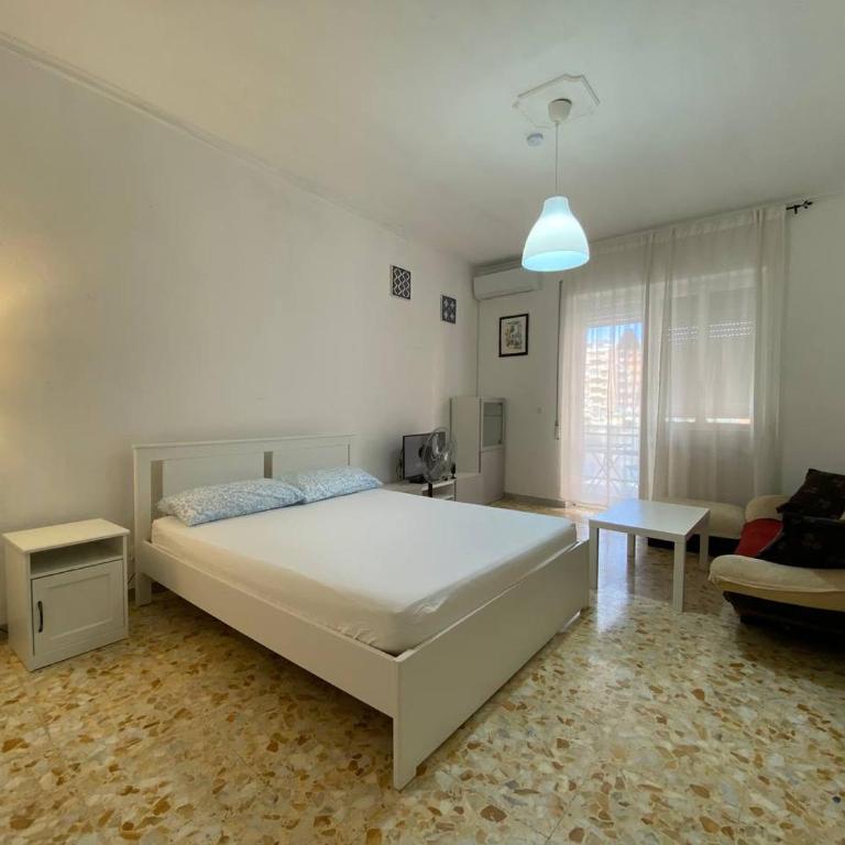 Tiburtina2000 - Standard Double Room with Shared Bathroom - 2
