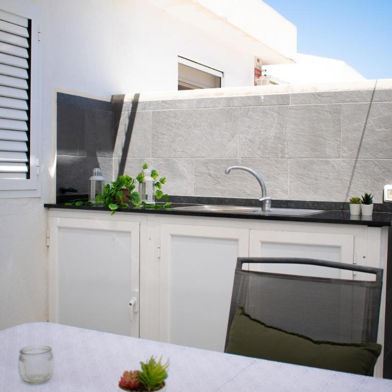 The Blue Clover - One-Bedroom House - 20