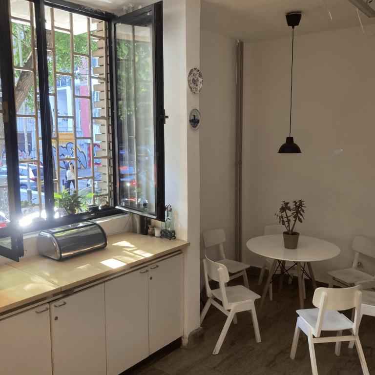 Chillton hostel - Quadruple Room with Private Bathroom - 4