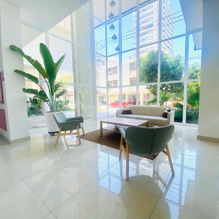 Blue Loft 14th floor with balcony overlooking the ocean and marina, Jacuzzi, Sauna, Turkish bath, swimming pool, gym, spa y bar - One-Bedroom Apartment - 39