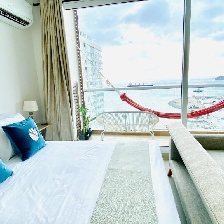Blue Loft 14th floor with balcony overlooking the ocean and marina, Jacuzzi, Sauna, Turkish bath, swimming pool, gym, spa y bar - One-Bedroom Apartment - 1