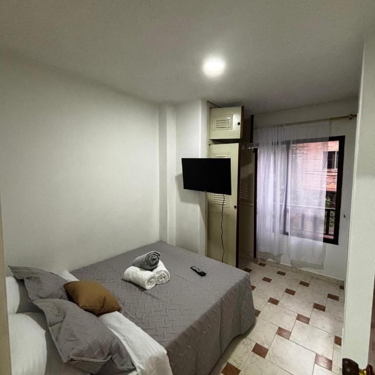 Apto 201 2H 2B Belén Fátima MUY bien ubicado - Two-Bedroom Apartment - 25