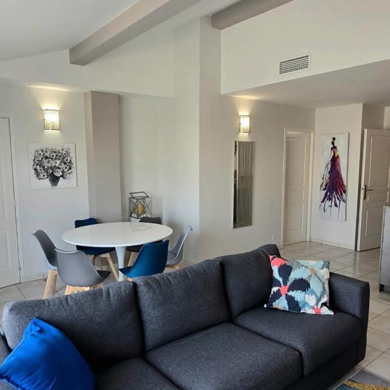 Tout à pied Appartement lumineux avec terrasse - Apartamento de 3 dormitorios con balcón - 4