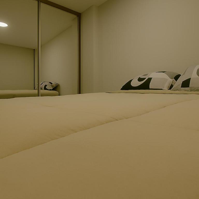 105 - Moderno Departamento en Sirari Equipetrol 2 Dormitorios, 2 Baños, Balcón y TV 50 - Two-Bedroom Apartment - 15