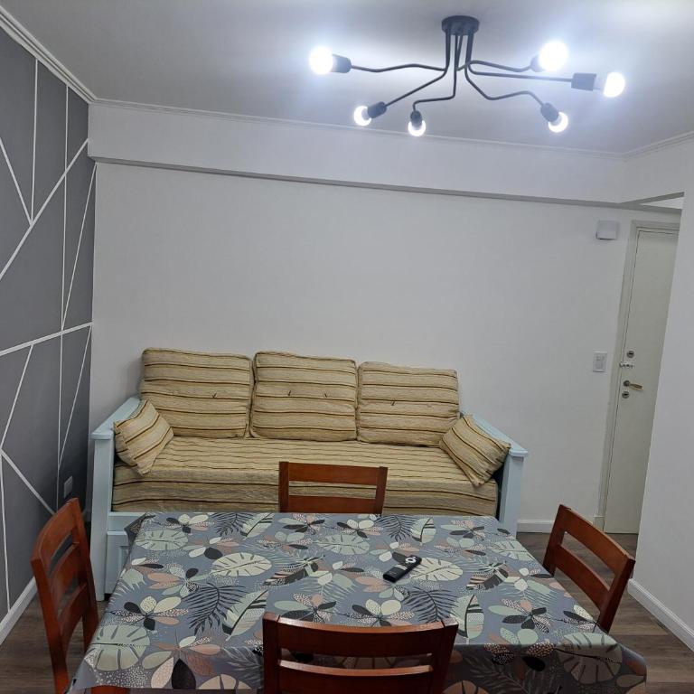 Monoambiente dividido reciclado céntrico - One-Bedroom Apartment - 2