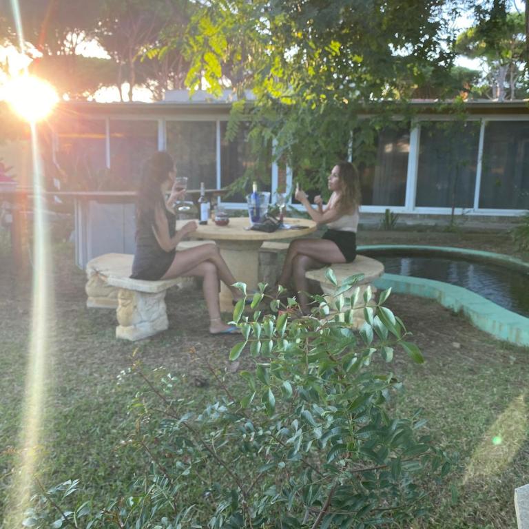 Jacaranda - Habitación con cama grande y vistas al jardín - 1