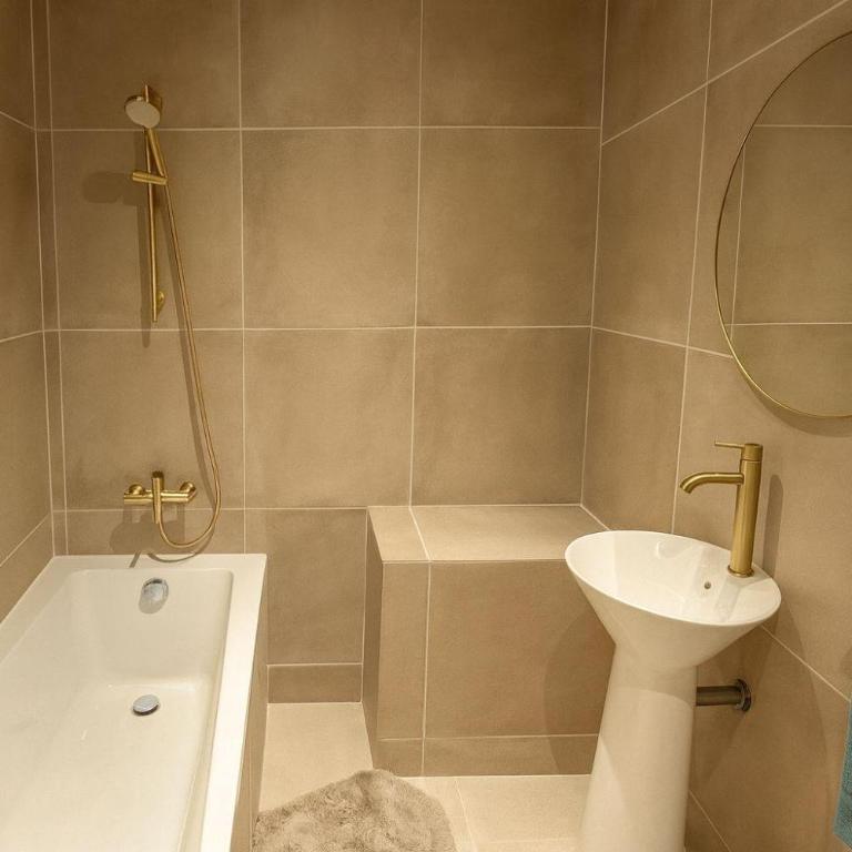Bel appartement 1er étage climatisé au centre ville de Carpentras - Appartement 1 Chambre - 12