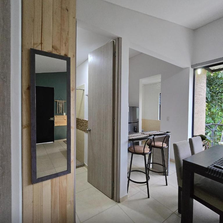 Apartamento Privado Vacacional a 5m del Aeropuerto, 20 minutos del Parque del Cafe y Centro de Armenia con 4 Piscinas, 3 Jacuzzi, Sauna By Molca Xperiences 2H - Apartamento - 6