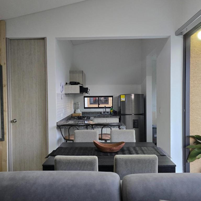 Apartamento Privado Vacacional a 5m del Aeropuerto, 20 minutos del Parque del Cafe y Centro de Armenia con 4 Piscinas, 3 Jacuzzi, Sauna By Molca Xperiences 2H - Apartamento - 5
