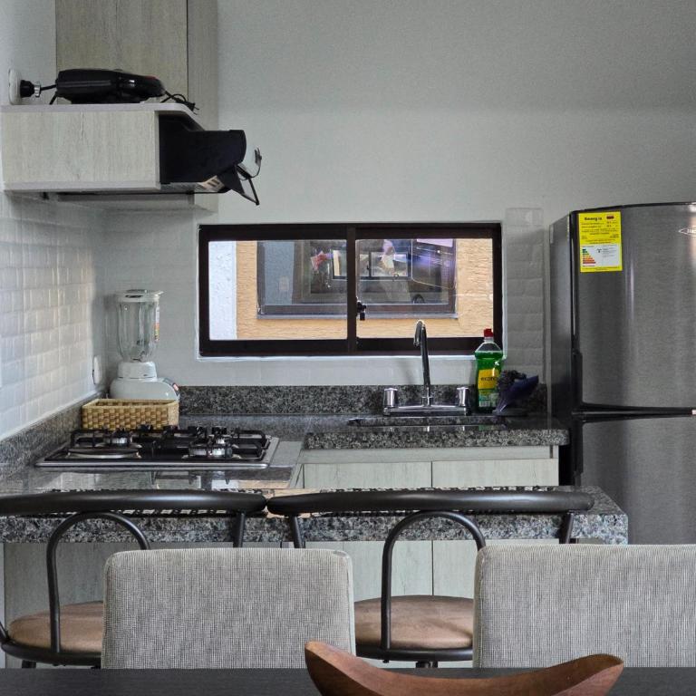 Apartamento Privado Vacacional a 5m del Aeropuerto, 20 minutos del Parque del Cafe y Centro de Armenia con 4 Piscinas, 3 Jacuzzi, Sauna By Molca Xperiences 2H - Apartamento - 4