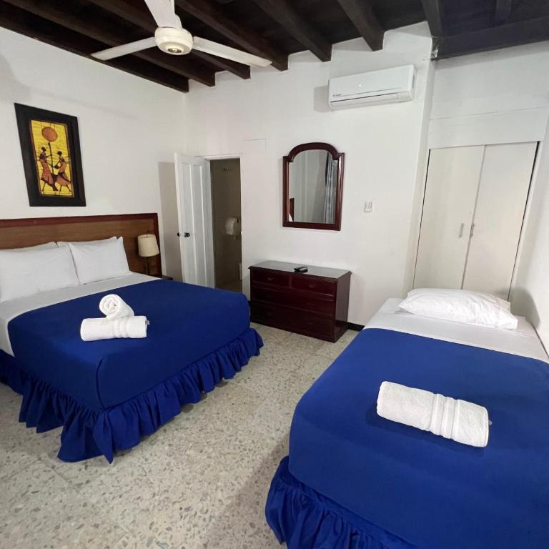 La Ballena Azul Hotel - Habitación Triple con vistas al jardín - 3