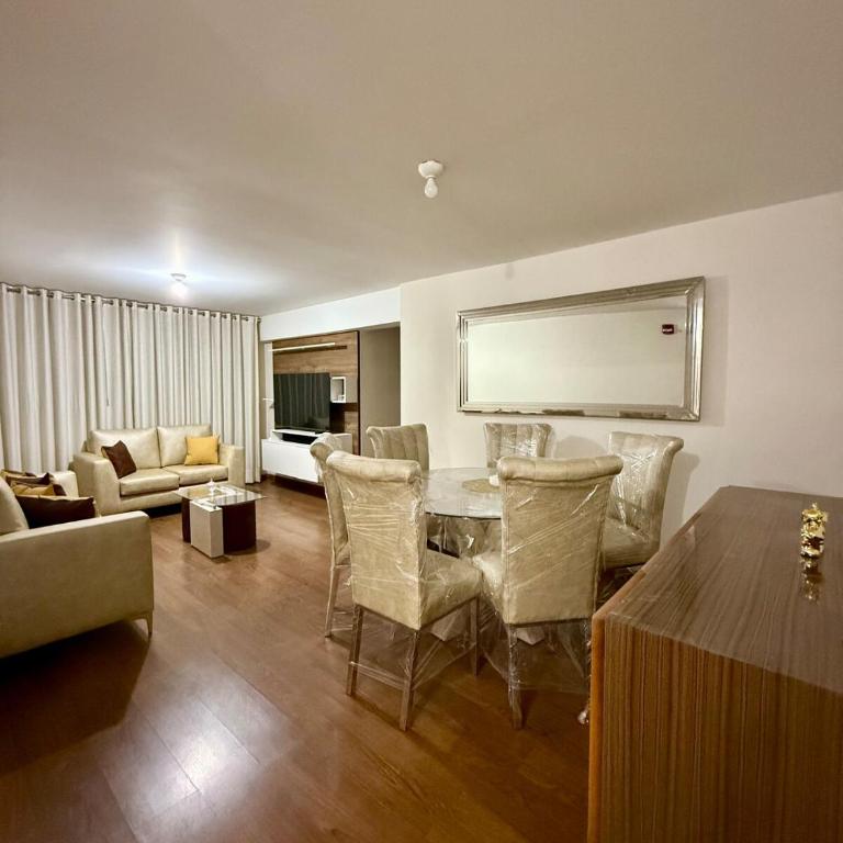 Alojamiento privado cerca del centro y aeropuerto - Three-Bedroom Apartment - 1