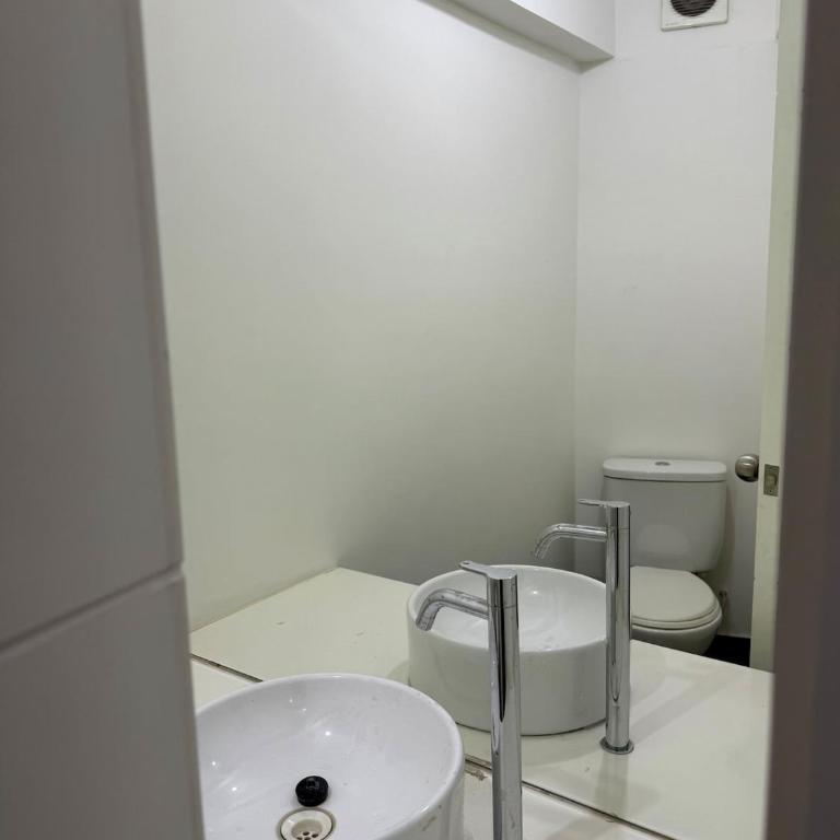 Alojamiento privado cerca del centro y aeropuerto - Three-Bedroom Apartment - 12