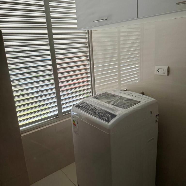 Alojamiento privado cerca del centro y aeropuerto - Three-Bedroom Apartment - 15