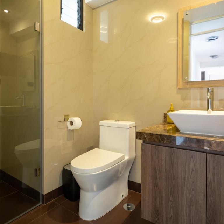 Modern apartment - 10 Min to City Center - Three-Bedroom Apartment with Mountain View - 21