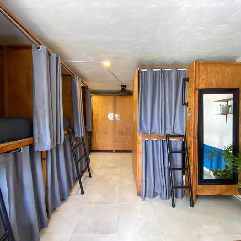 Maui Hostels Playa del Carmen - Bed in 14-Bed Mixed Dormitory Room - 9