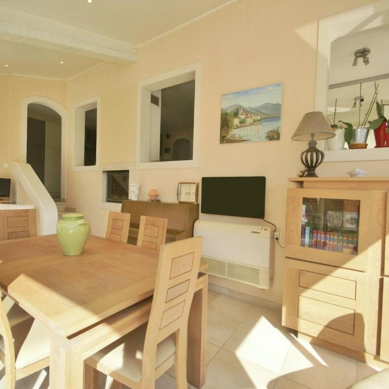 Holiday Home in Carqueiranne by the Sea - Maison de Vacances 2 Chambres - 4