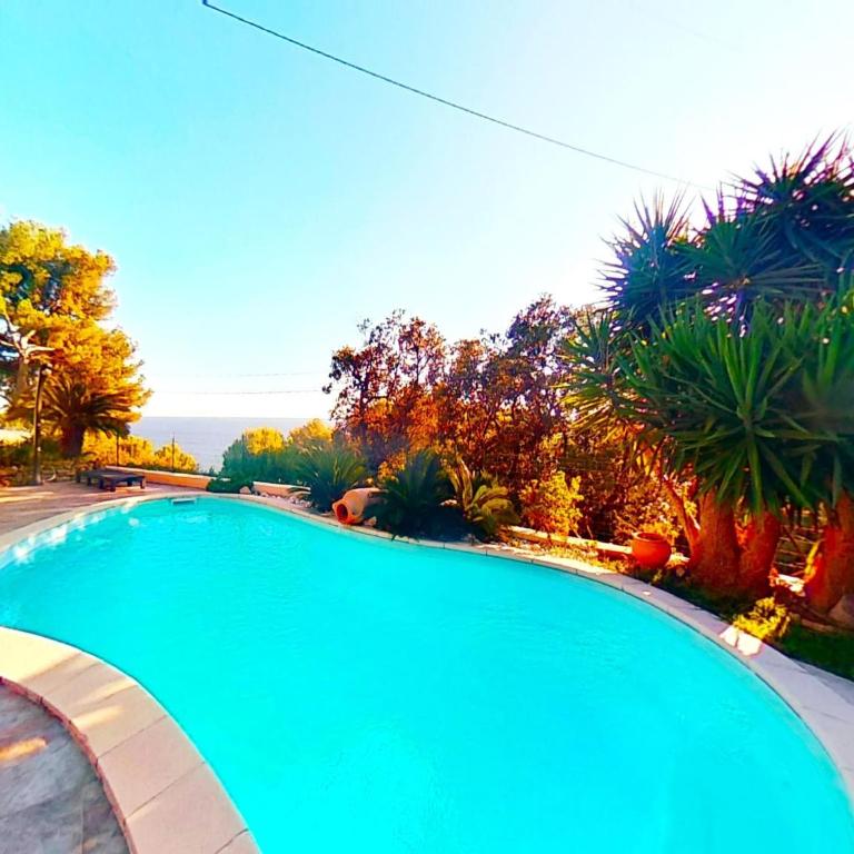 Holiday Home in Carqueiranne by the Sea - Maison de Vacances 2 Chambres - 6