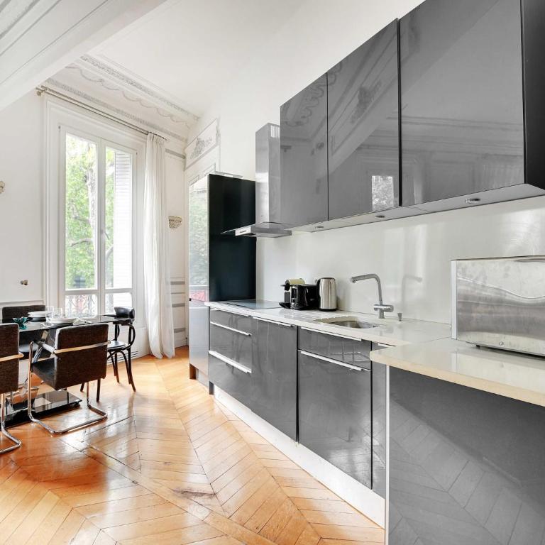 Magnificent Appt - 2BD 4P - Georges V Champs-Élysées - Apartment - 3