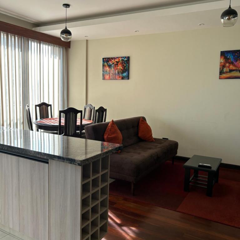 Cómodo departamento - Two-Bedroom Apartment - 3