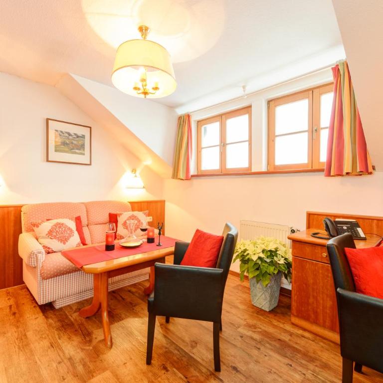 Familien- und Wellnesshotel "Viktoria" - Basic Doppelzimmer (29) - 2